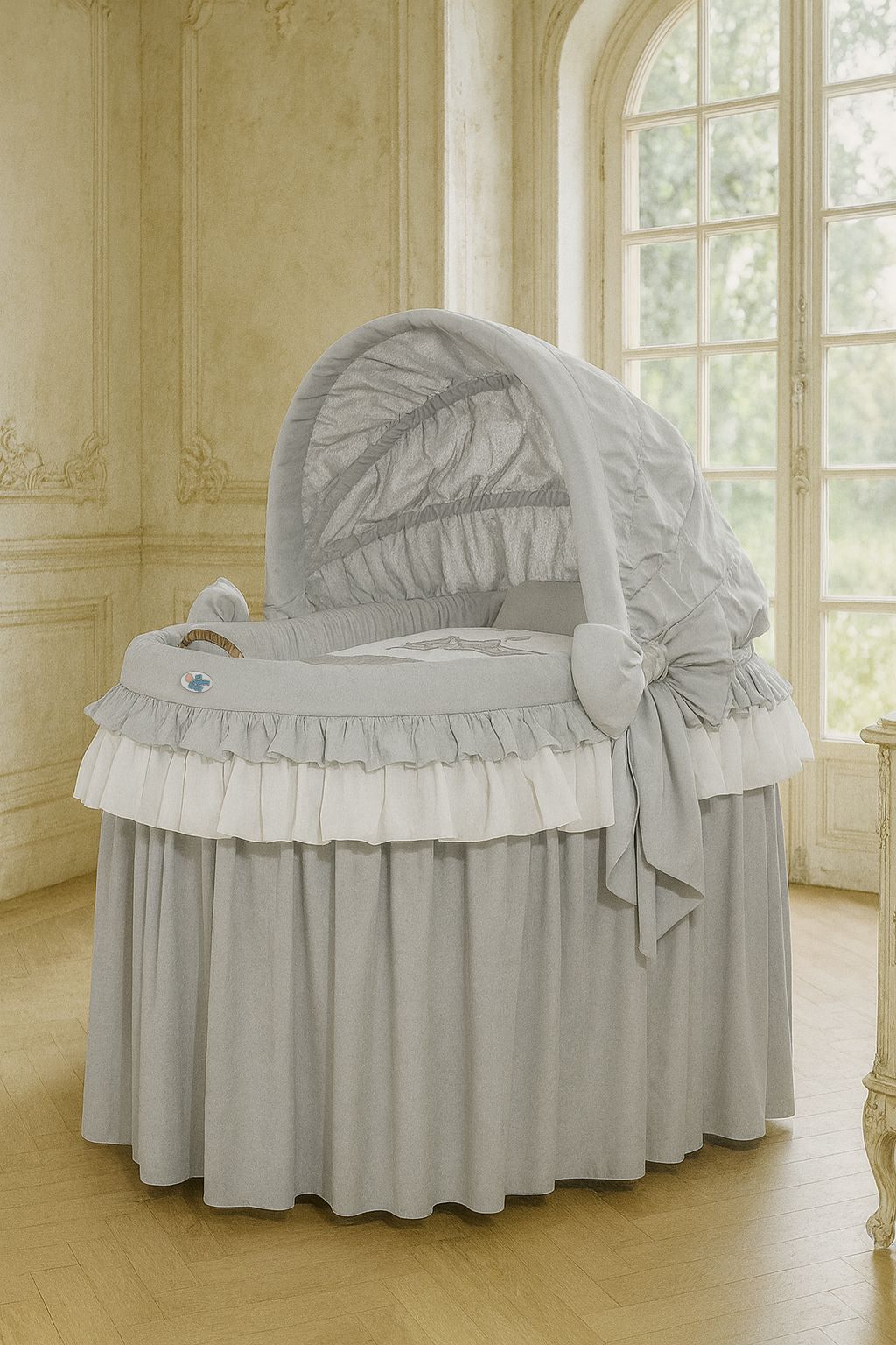 Moses Basket/Wicker hood crib - Little Prince gray