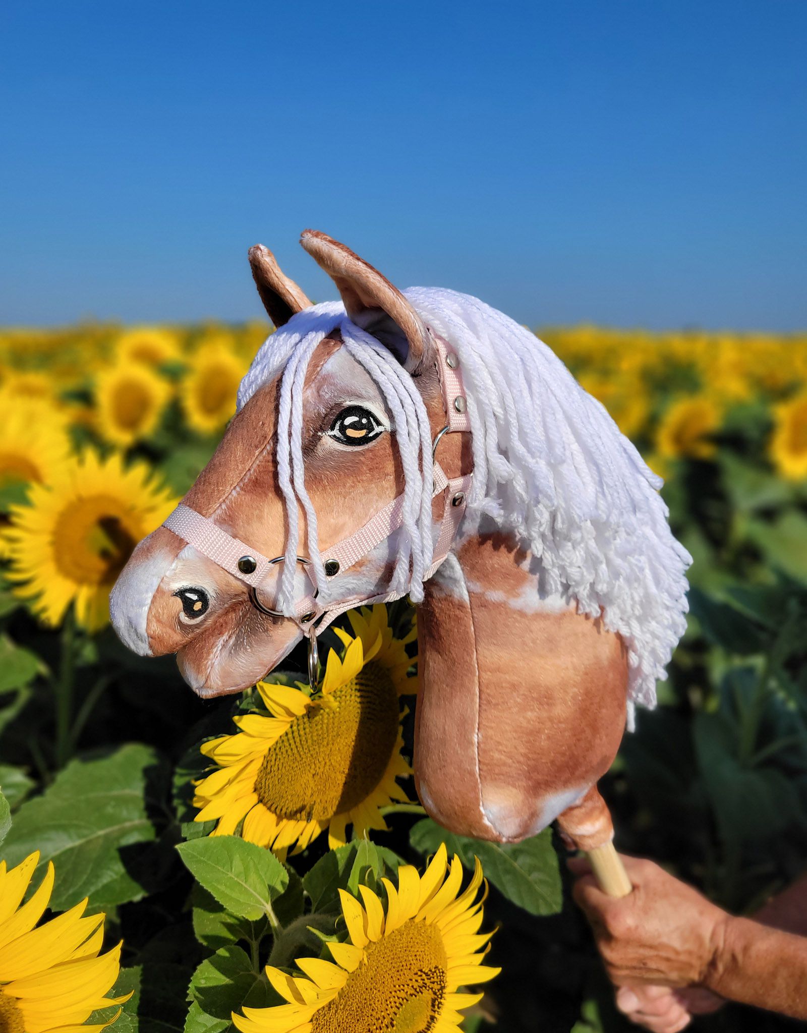Horse on a stick Super Hobby Horse Premium - tobiano bay horse with a white mane A3