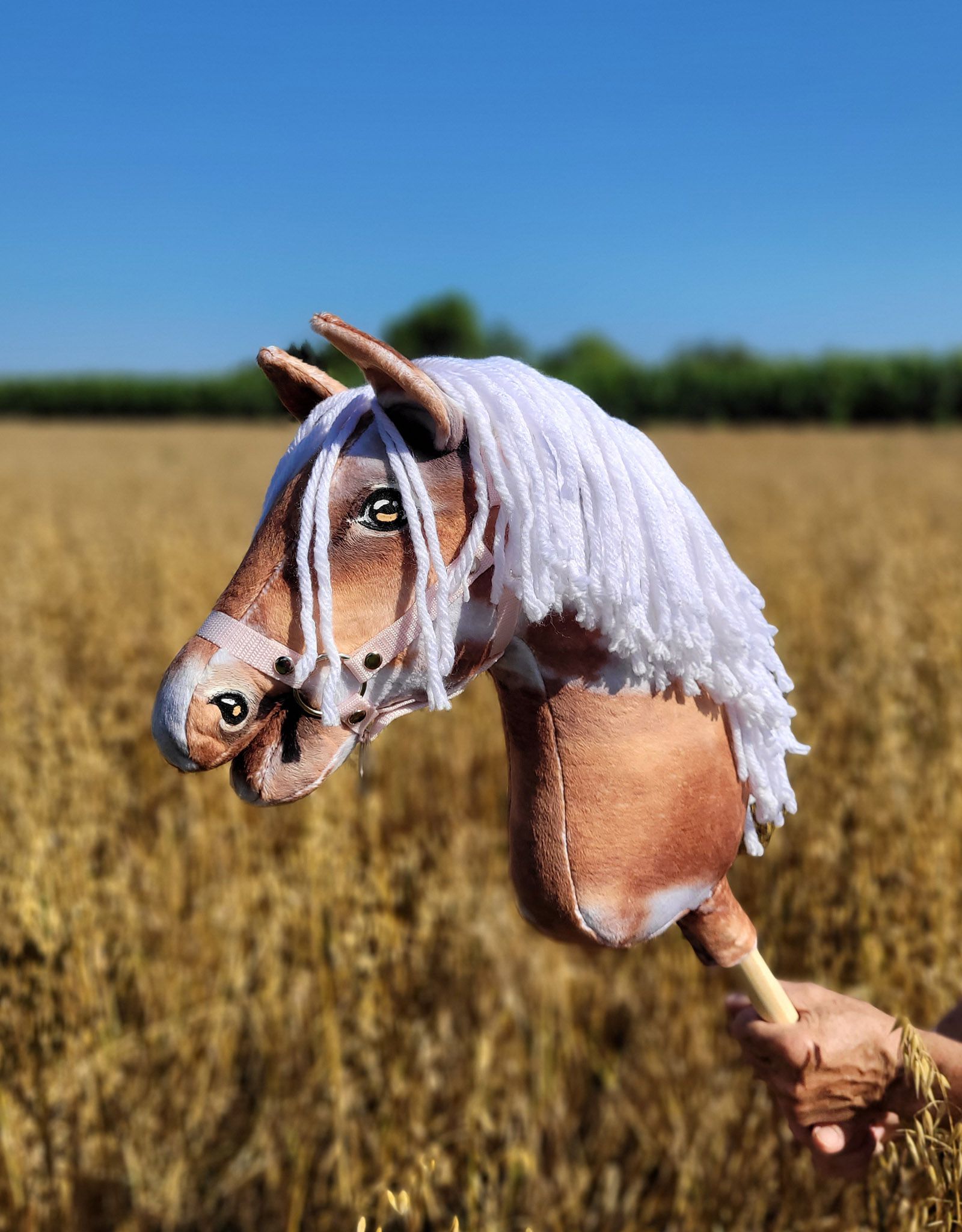 Horse on a stick Super Hobby Horse Premium - tobiano bay horse with a white mane A3