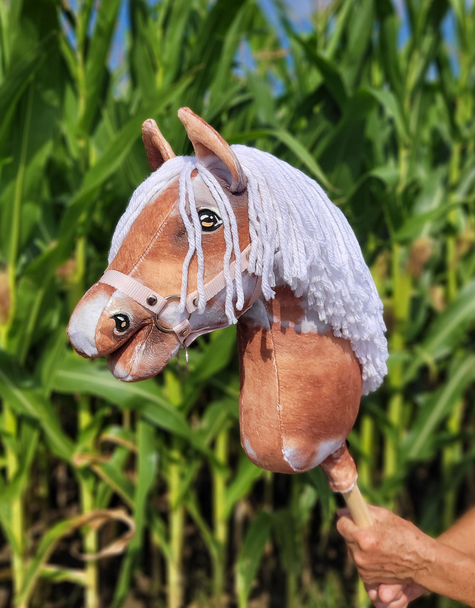 Horse on a stick Super Hobby Horse Premium - tobiano bay horse with a white mane A3