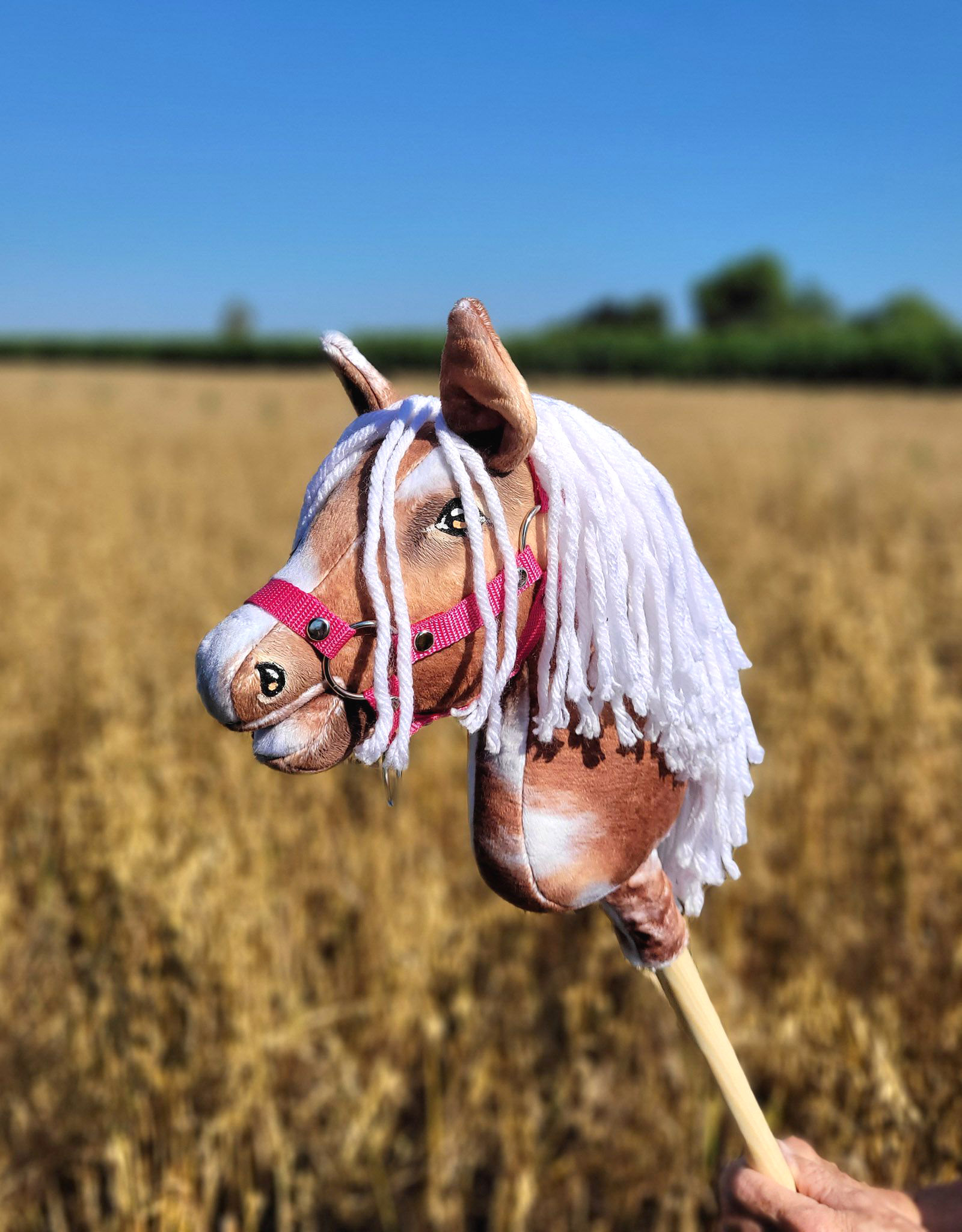 Horse on a stick Super Hobby Horse Premium - tobiano bay horse with a white maneA4