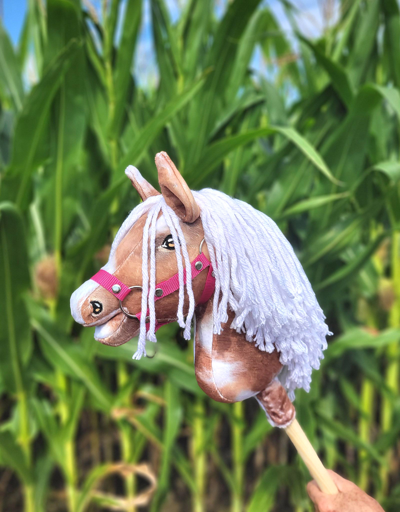 Horse on a stick Super Hobby Horse Premium - tobiano bay horse with a white maneA4