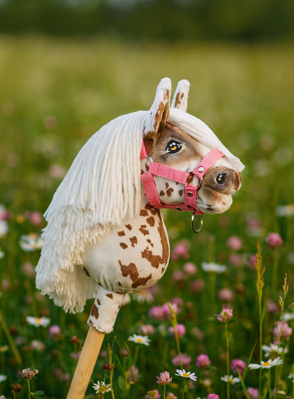 Horse on a stick Super Hobby Horse Premium brown leopard with a white mane A5