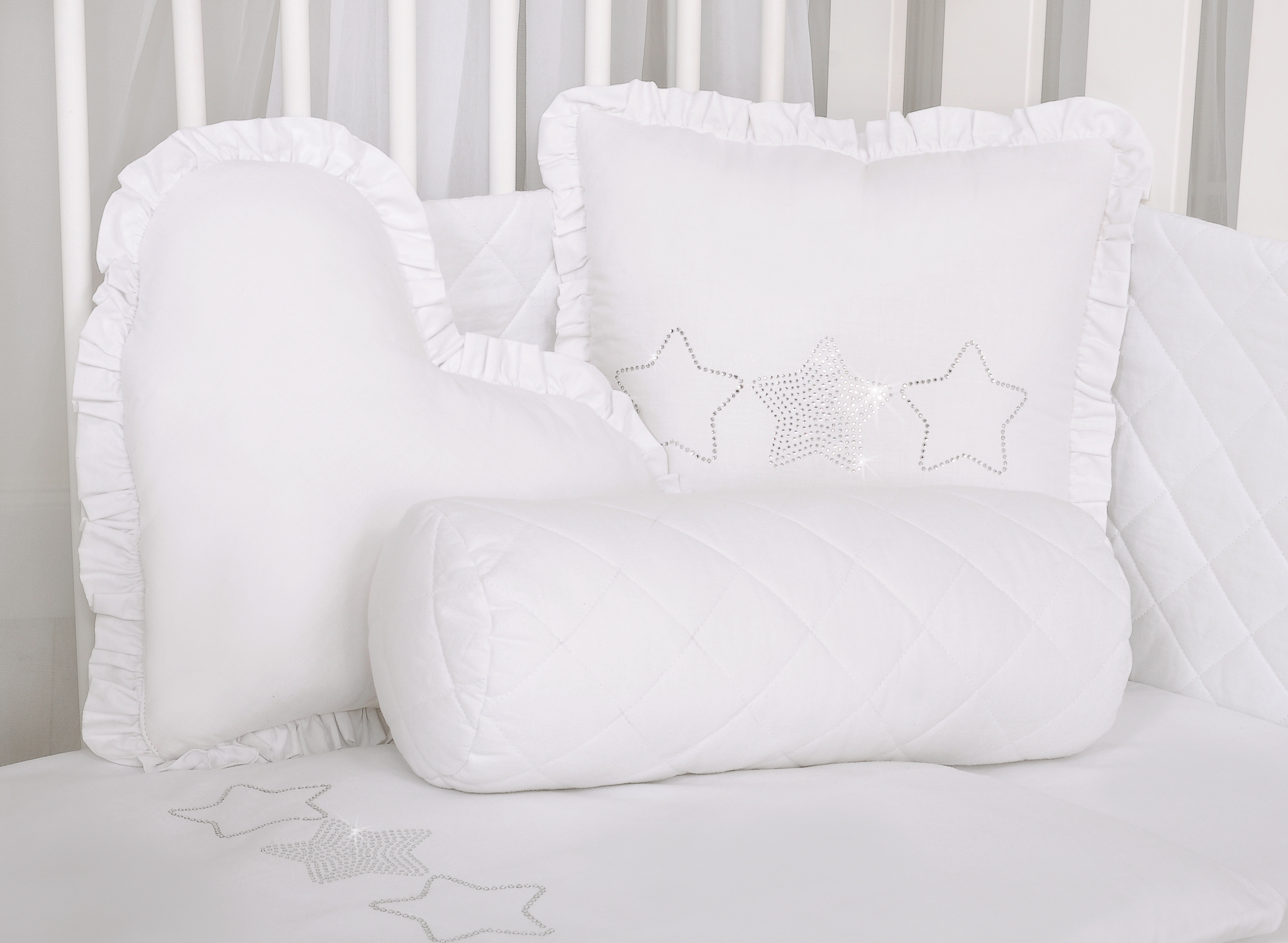 Decorative pillow with application - white