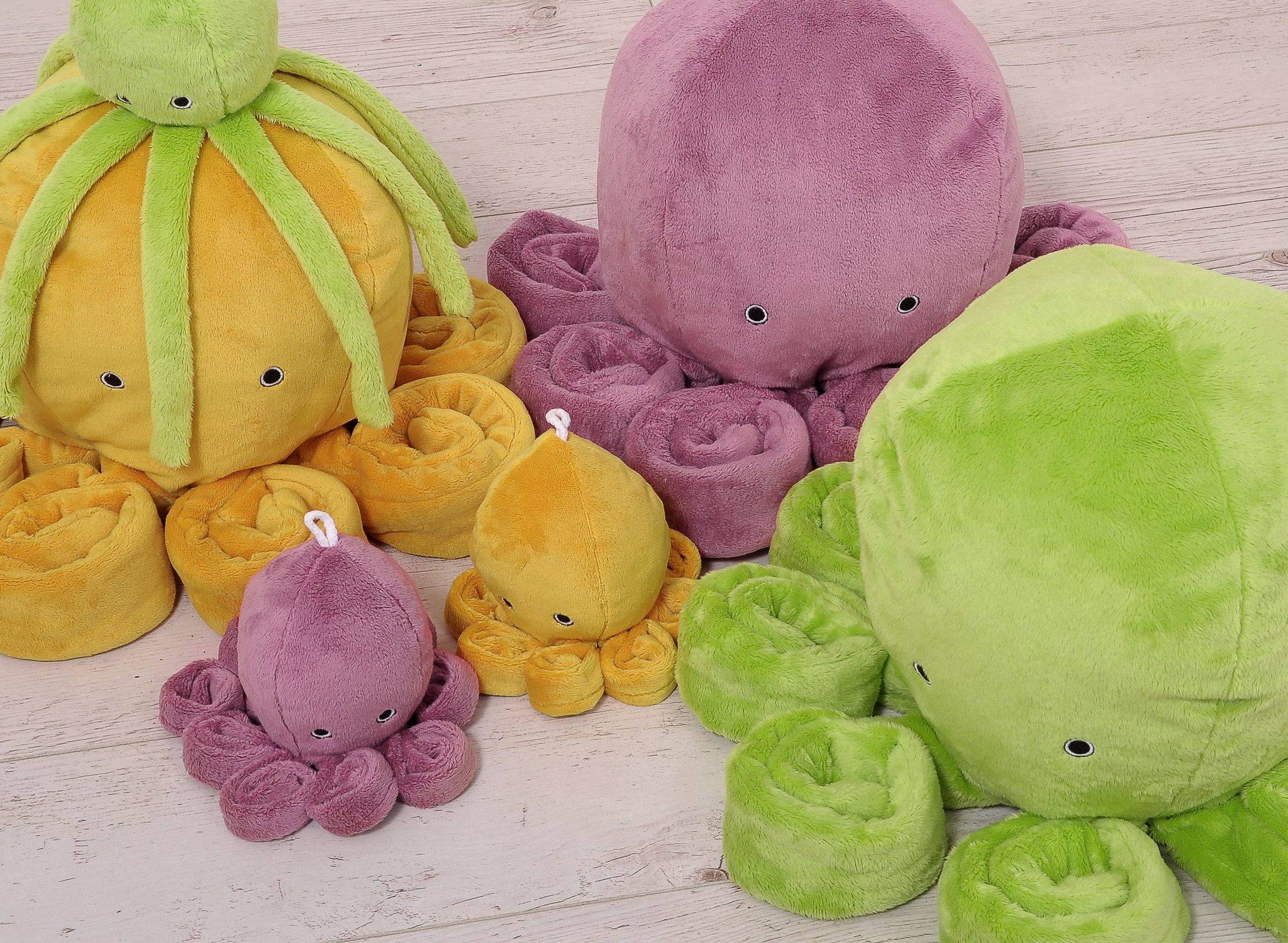 Mīkstais astoņkājis ar grabuli – pasteļrozā – gludais minkijs