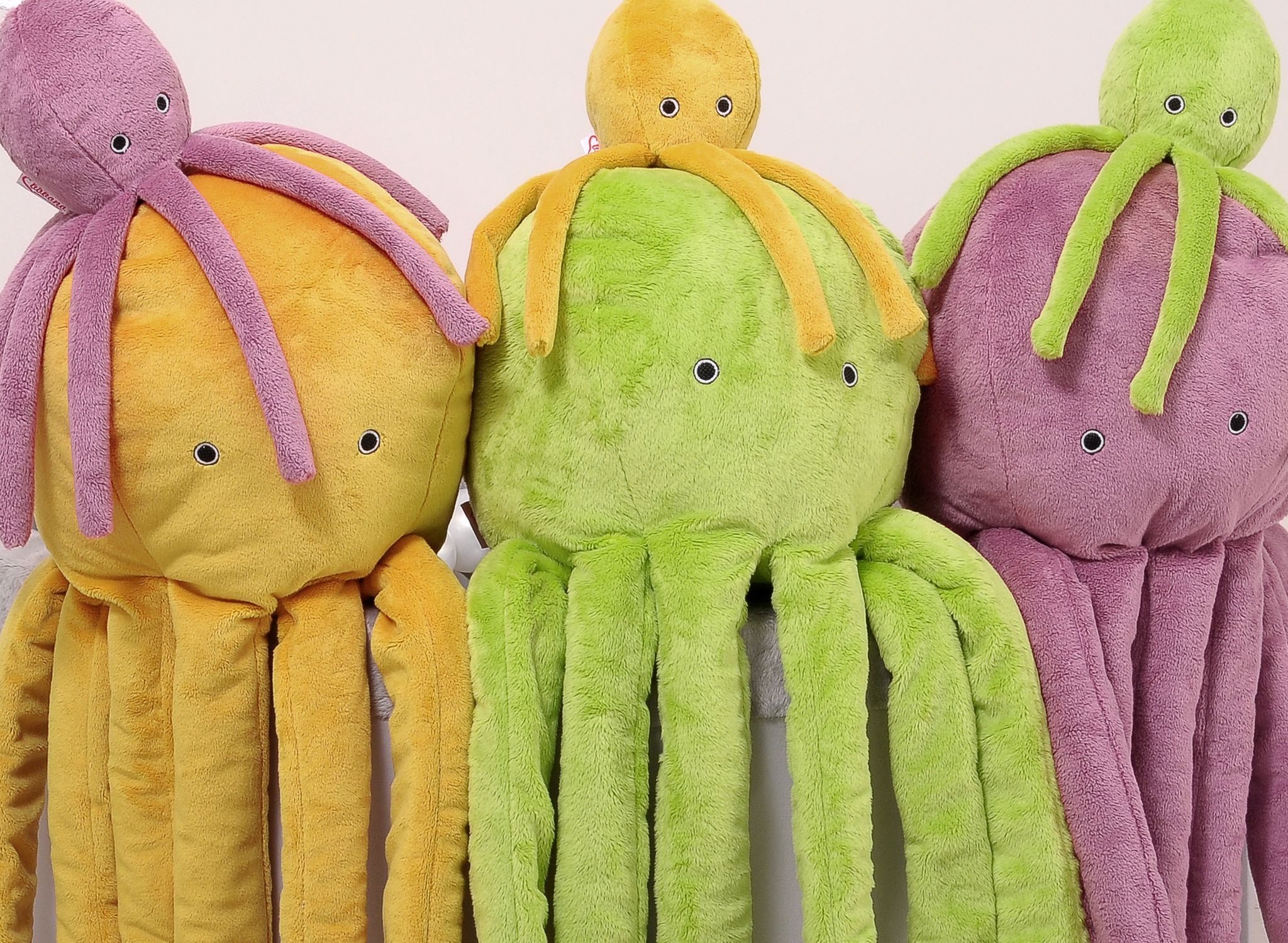 Mīkstais astoņkājis ar grabuli – pasteļrozā – gludais minkijs