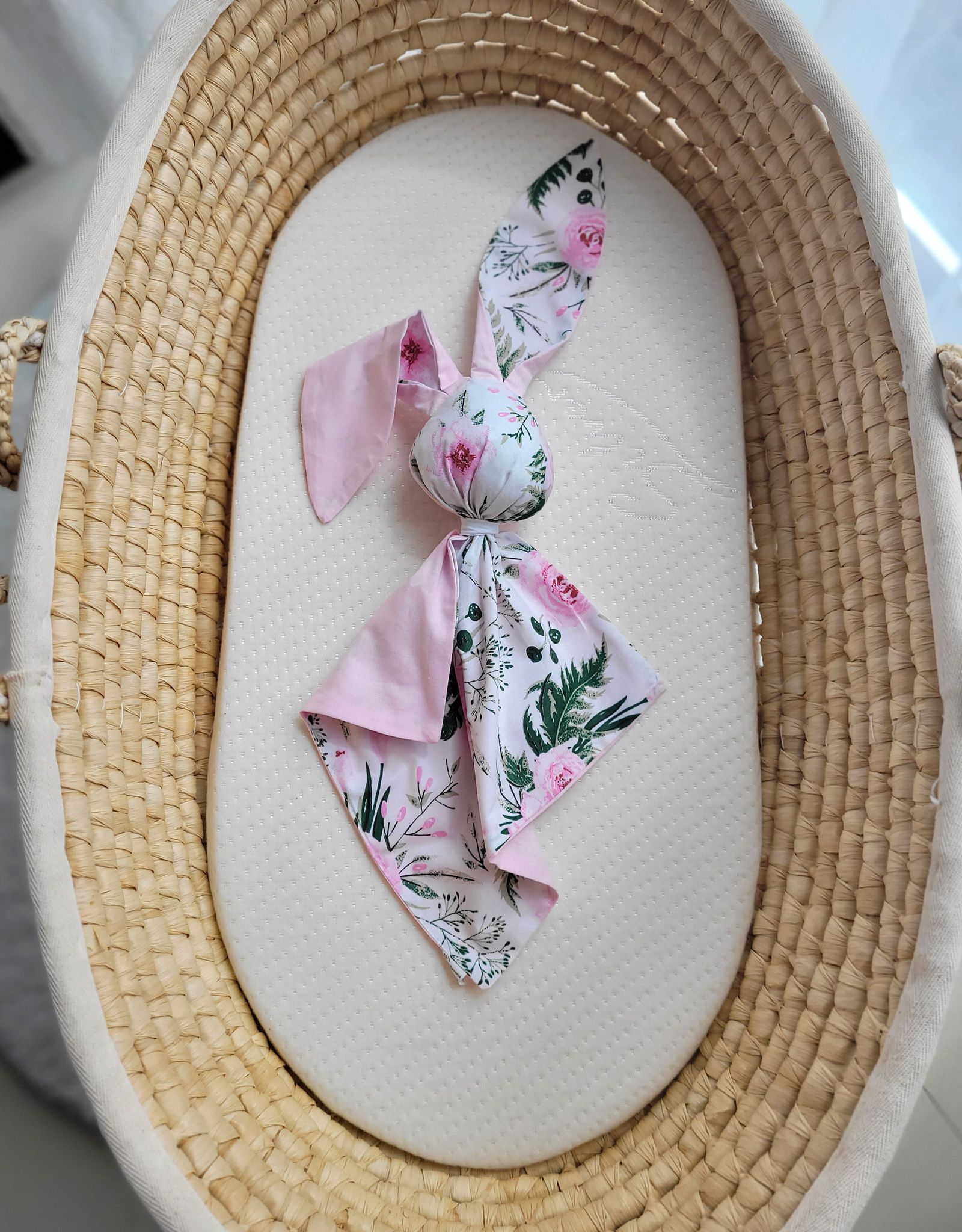 DOUDOU mīksta omulīga kokvilnas sedziņa–zaķītis – Rozā peonijas/rozā