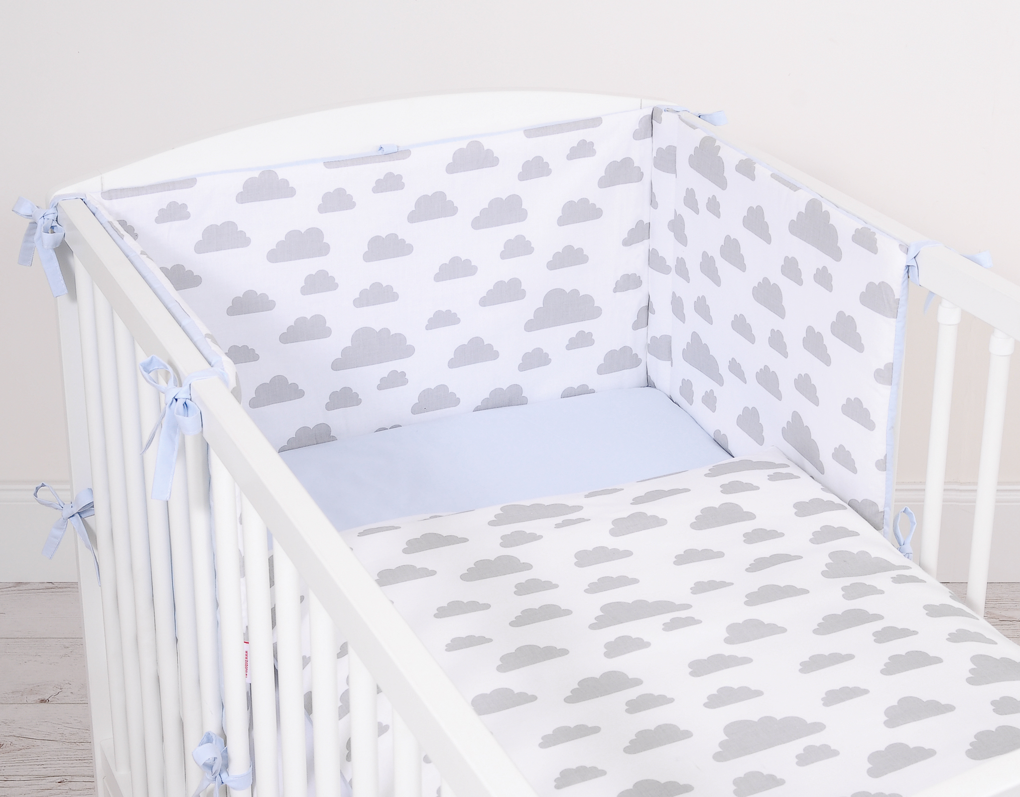Universal double-sided bumper for cot - clouds gray/blue