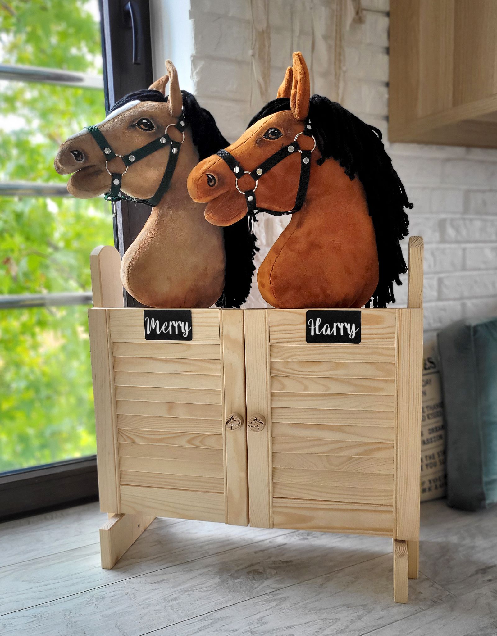 Large double Hobby Horse stable with doors